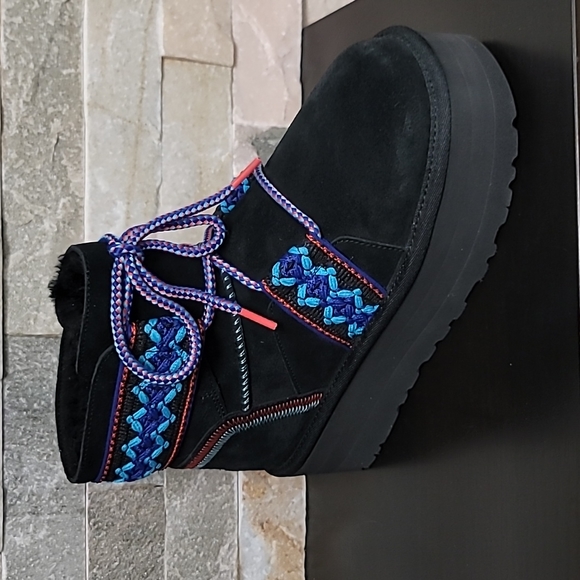 UGG Women's Classic Mini II Braid Platform Boot - Picture 6 of 10